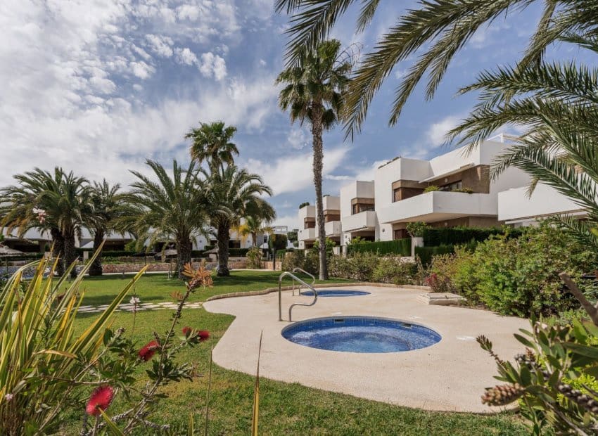 Apartamento de 3 habitaciones en Orihuela Costa en venta con piscina - 379.000 € (Ref: 9525351)