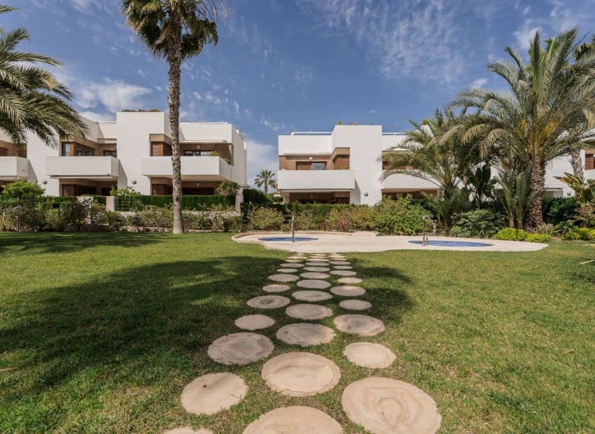 Apartamento de 3 habitaciones en Orihuela Costa en venta con piscina - 379.000 € (Ref: 9525351)