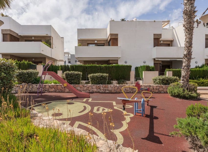 Apartamento de 3 habitaciones en Orihuela Costa en venta con piscina - 379.000 € (Ref: 9525351)