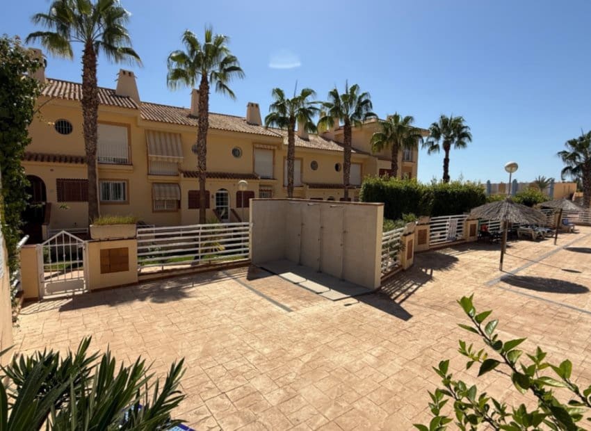 3 soverom Hus til salgs i Orihuela Costa med svømmebasseng - € 369 000 (Ref: 9525354)