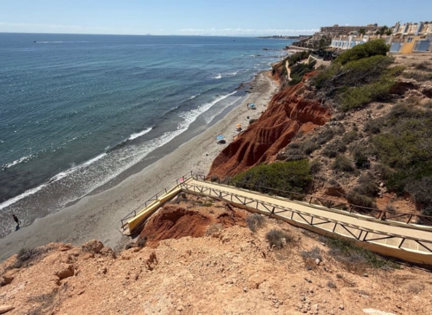 3 soverom Hus til salgs i Orihuela Costa med svømmebasseng - € 369 000 (Ref: 9525354)