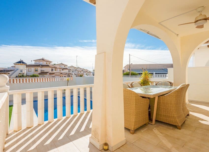 3 soveværelse Villa til salg i Orihuela Costa med swimmingpool - € 365.000 (Ref: 9525355)