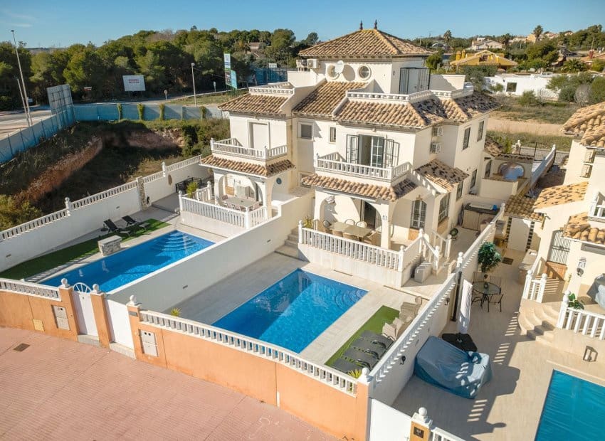 3 soveværelse Villa til salg i Orihuela Costa med swimmingpool - € 365.000 (Ref: 9525355)
