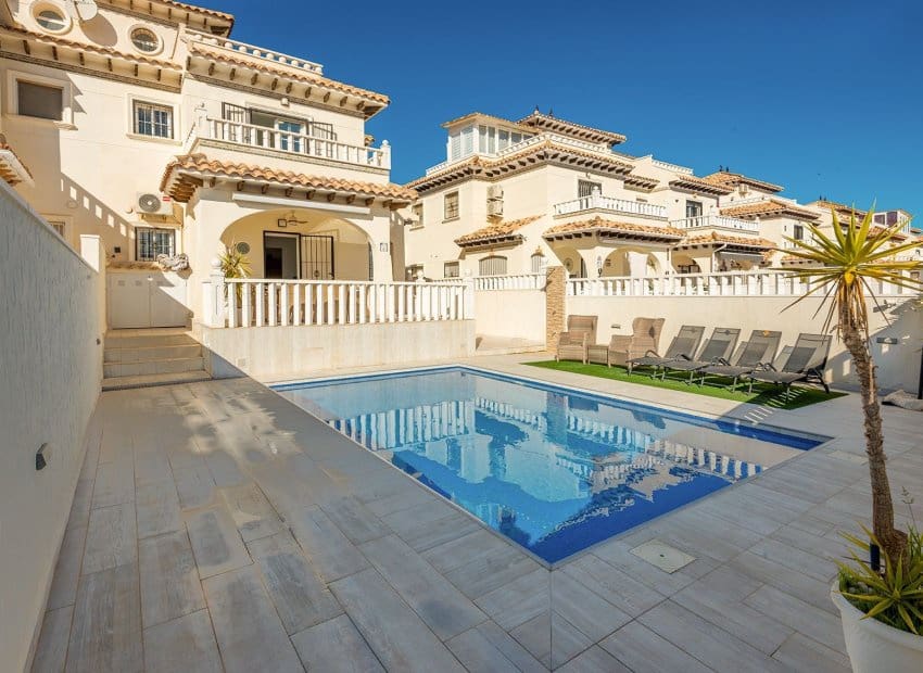 3 soveværelse Villa til salg i Orihuela Costa med swimmingpool - € 365.000 (Ref: 9525355)