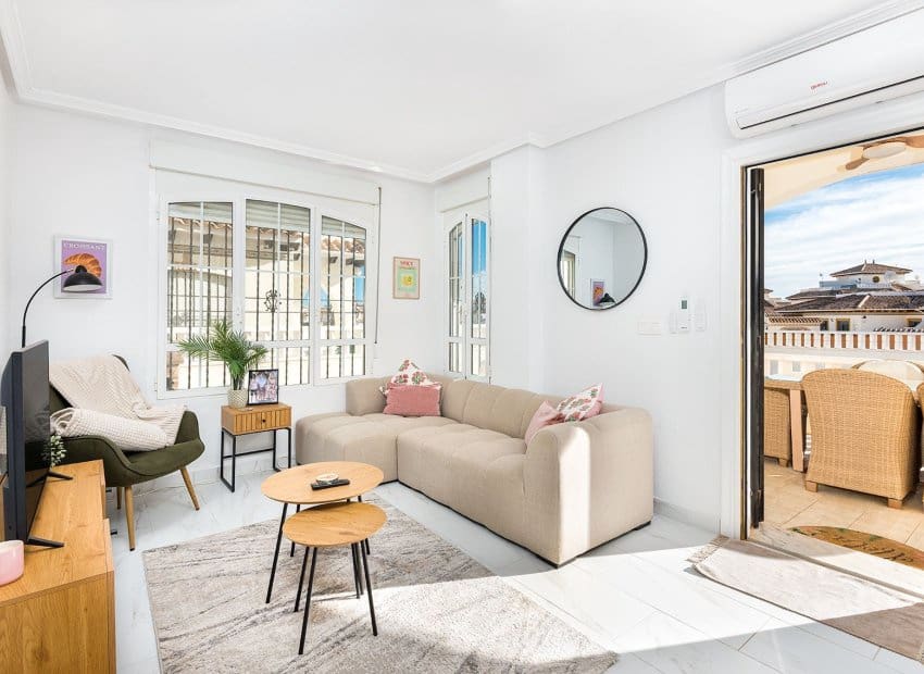 3 soveværelse Villa til salg i Orihuela Costa med swimmingpool - € 365.000 (Ref: 9525355)