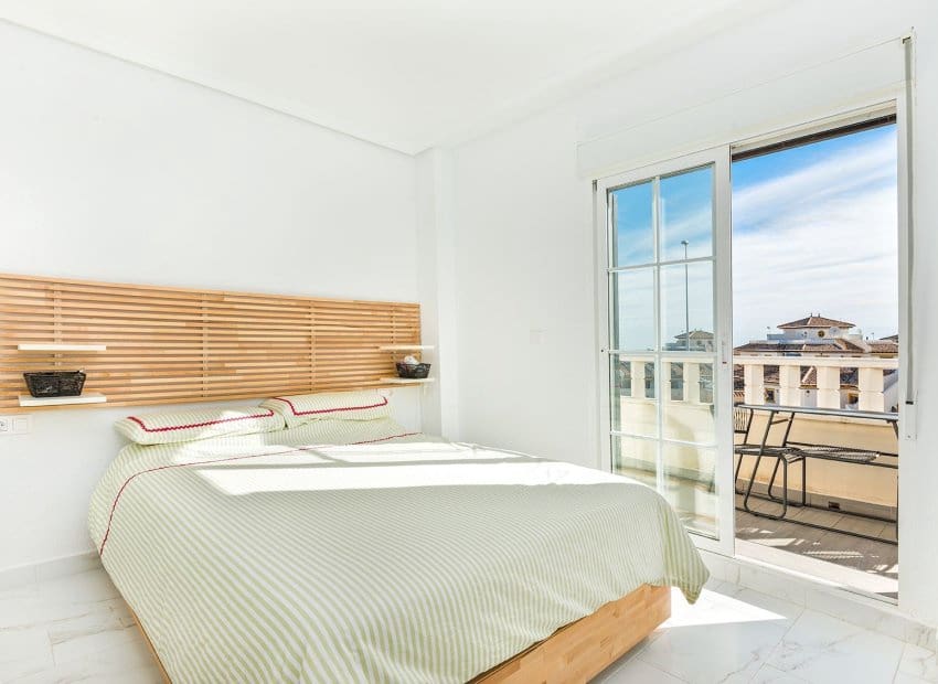 3 soveværelse Villa til salg i Orihuela Costa med swimmingpool - € 365.000 (Ref: 9525355)