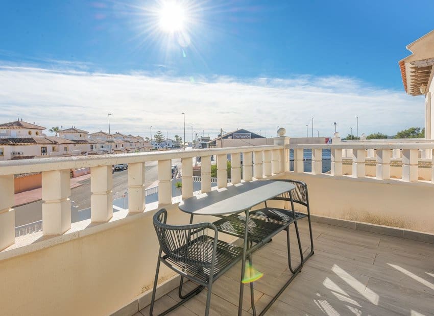 3 soveværelse Villa til salg i Orihuela Costa med swimmingpool - € 365.000 (Ref: 9525355)