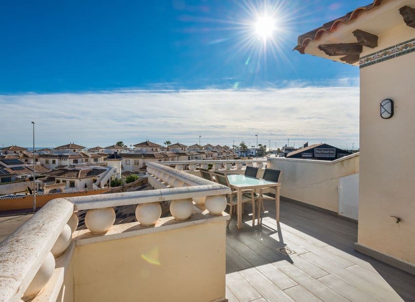 3 soveværelse Villa til salg i Orihuela Costa med swimmingpool - € 365.000 (Ref: 9525355)