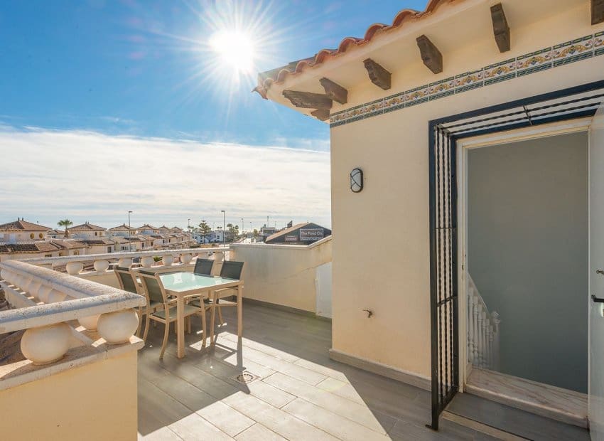 3 soveværelse Villa til salg i Orihuela Costa med swimmingpool - € 365.000 (Ref: 9525355)