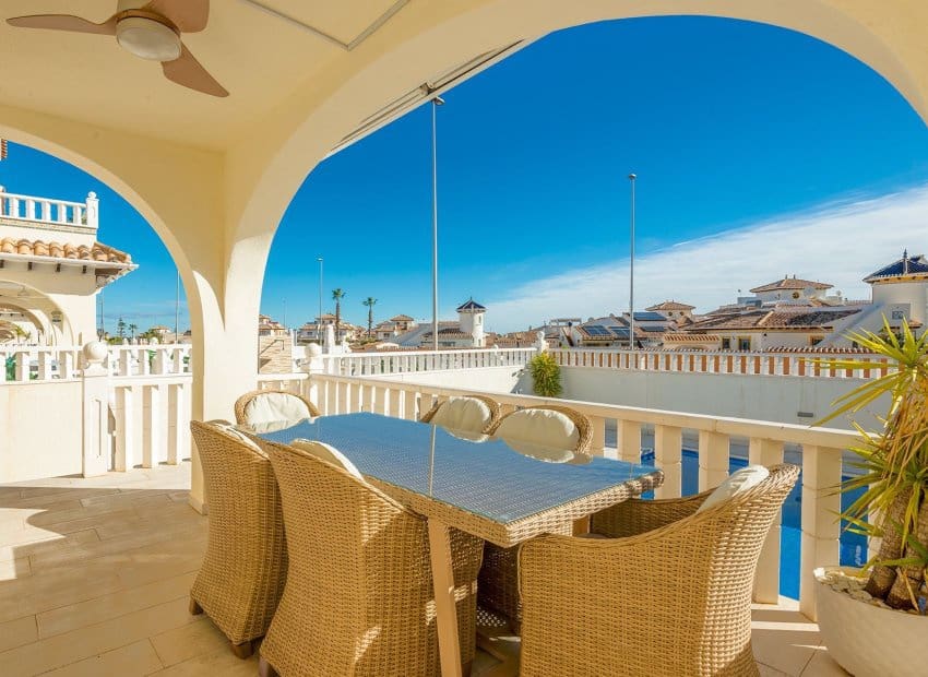 3 soveværelse Villa til salg i Orihuela Costa med swimmingpool - € 365.000 (Ref: 9525355)