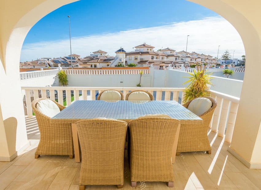 3 soveværelse Villa til salg i Orihuela Costa med swimmingpool - € 365.000 (Ref: 9525355)