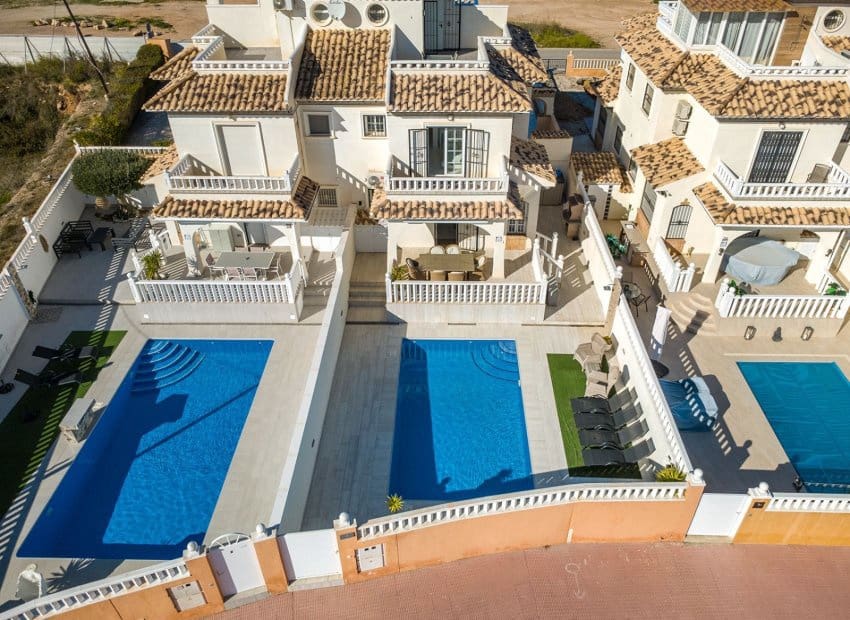 3 soveværelse Villa til salg i Orihuela Costa med swimmingpool - € 365.000 (Ref: 9525355)