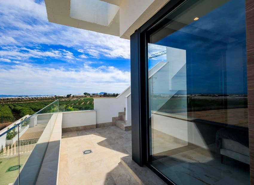 Chalet de 3 habitaciones en Pilar de la Horadada en venta con piscina - 399.000 € (Ref: 9525359)