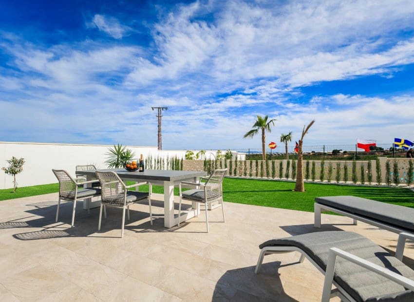 Chalet de 3 habitaciones en Pilar de la Horadada en venta con piscina - 399.000 € (Ref: 9525359)