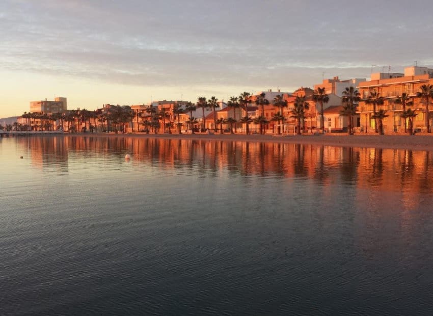 4 soveværelse Villa til salg i Los Alcazares med swimmingpool - € 390.000 (Ref: 9525363)