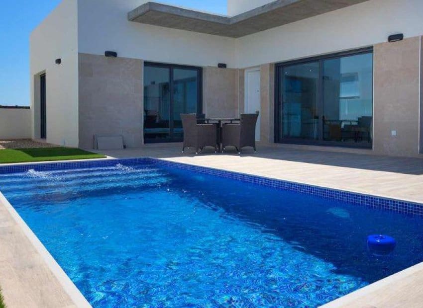 3 makuuhuone Huvila myytävänä paikassa Daya Nueva mukana uima-altaan - 365 000 € (Ref: 9525370)