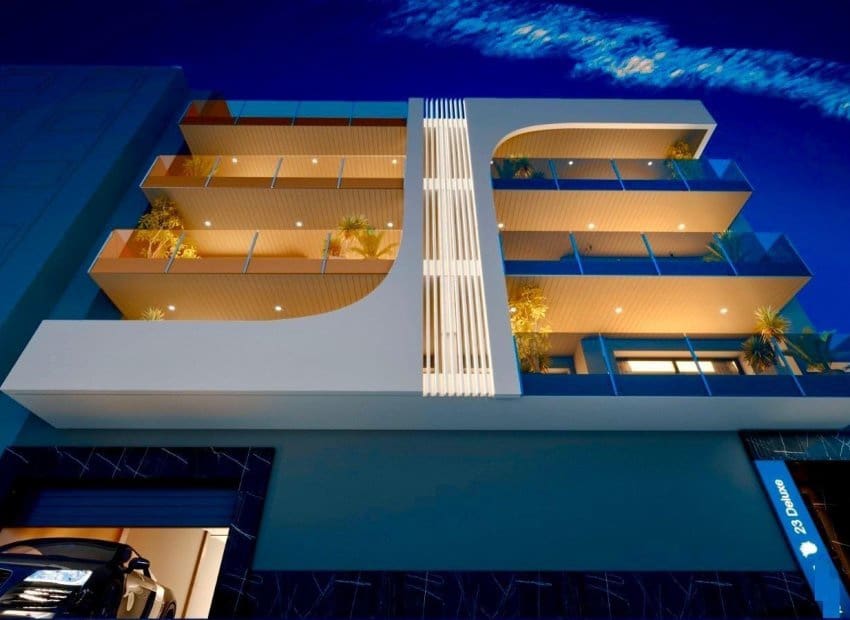 Apartamento de 3 habitaciones en Torrevieja en venta con piscina - 365.000 € (Ref: 9525371)