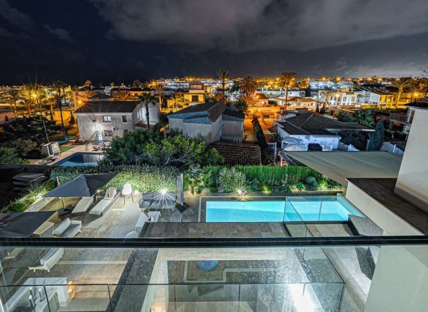 6 slaapkamer Villa te koop in La Zenia met zwembad - € 2.950.000 (Ref: 9525480)