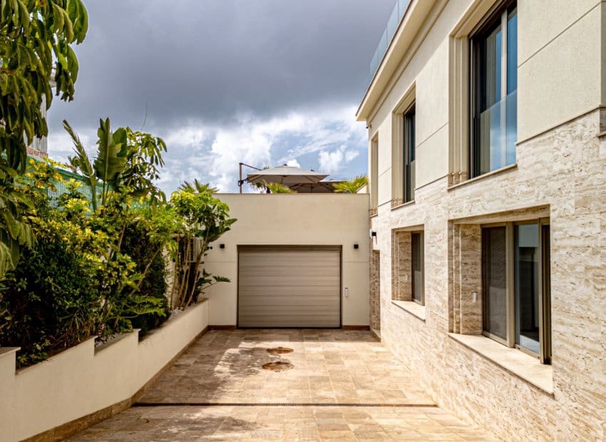 6 slaapkamer Villa te koop in La Zenia met zwembad - € 2.950.000 (Ref: 9525480)