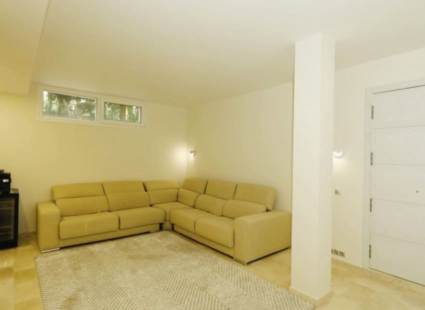 5 soveværelse Villa til salg i La Zenia med swimmingpool - € 1.500.000 (Ref: 9525482)