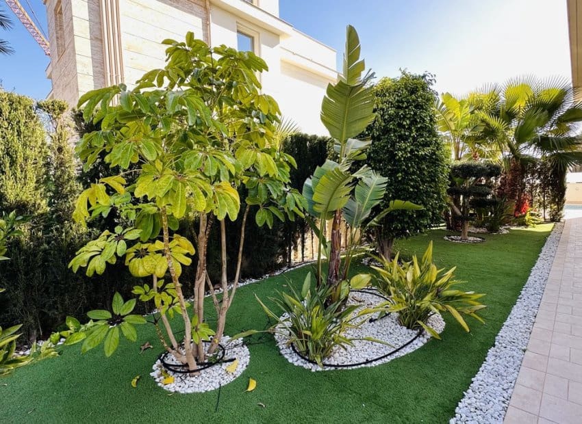 5 soveværelse Villa til salg i La Zenia med swimmingpool - € 1.500.000 (Ref: 9525482)