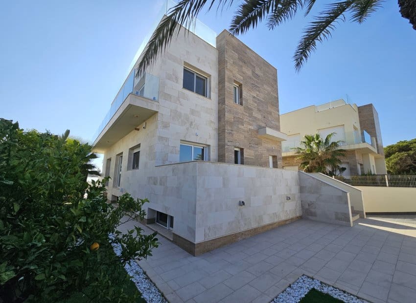5 soveværelse Villa til salg i La Zenia med swimmingpool - € 1.500.000 (Ref: 9525482)