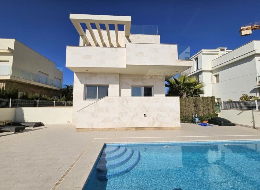 5 soveværelse Villa til salg i La Zenia med swimmingpool - € 1.500.000 (Ref: 9525482)