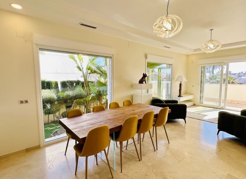 5 soveværelse Villa til salg i La Zenia med swimmingpool - € 1.500.000 (Ref: 9525482)