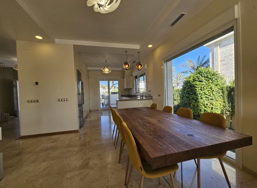 5 soveværelse Villa til salg i La Zenia med swimmingpool - € 1.500.000 (Ref: 9525482)