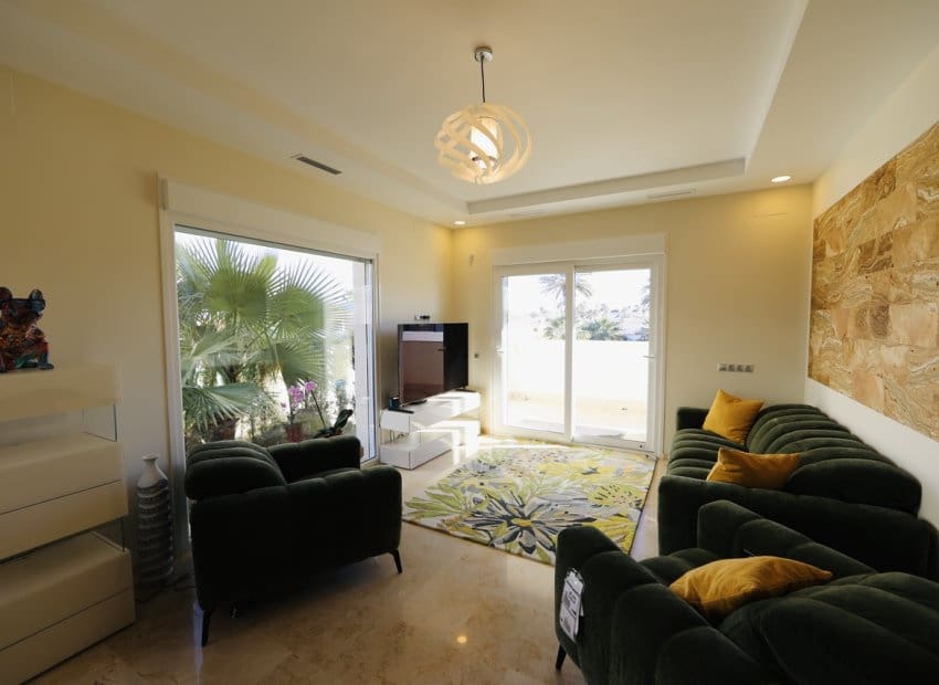 5 soveværelse Villa til salg i La Zenia med swimmingpool - € 1.500.000 (Ref: 9525482)