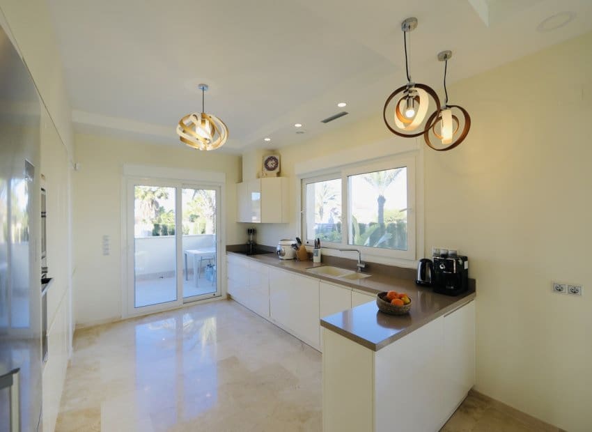 5 soveværelse Villa til salg i La Zenia med swimmingpool - € 1.500.000 (Ref: 9525482)