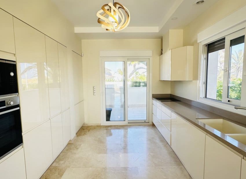 5 soveværelse Villa til salg i La Zenia med swimmingpool - € 1.500.000 (Ref: 9525482)