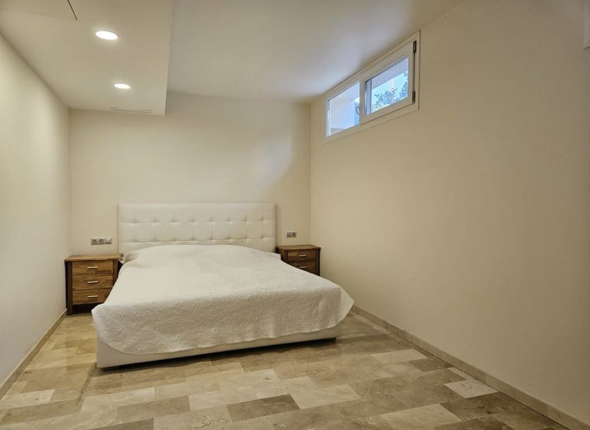 5 soveværelse Villa til salg i La Zenia med swimmingpool - € 1.500.000 (Ref: 9525482)