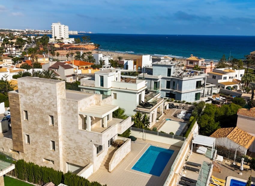 5 soveværelse Villa til salg i La Zenia med swimmingpool - € 1.500.000 (Ref: 9525482)