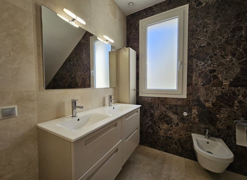 5 soveværelse Villa til salg i La Zenia med swimmingpool - € 1.500.000 (Ref: 9525482)