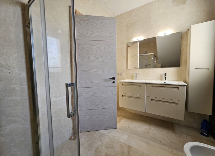 5 soveværelse Villa til salg i La Zenia med swimmingpool - € 1.500.000 (Ref: 9525482)