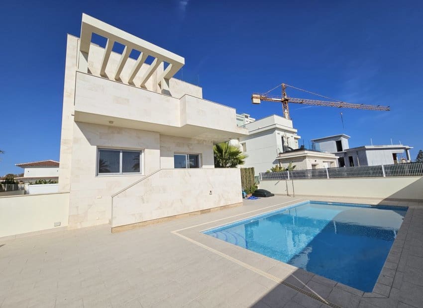 5 soveværelse Villa til salg i La Zenia med swimmingpool - € 1.500.000 (Ref: 9525482)