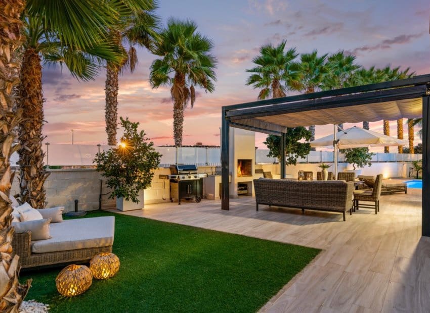 5 makuuhuone Huvila myytävänä paikassa Cabo Roig mukana uima-altaan - 829 000 € (Ref: 9525485)