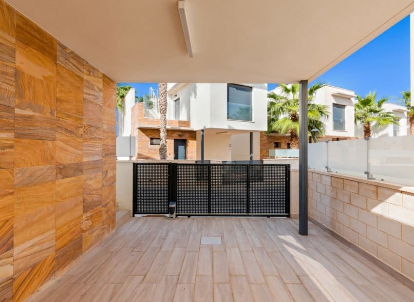 5 makuuhuone Huvila myytävänä paikassa Cabo Roig mukana uima-altaan - 829 000 € (Ref: 9525485)