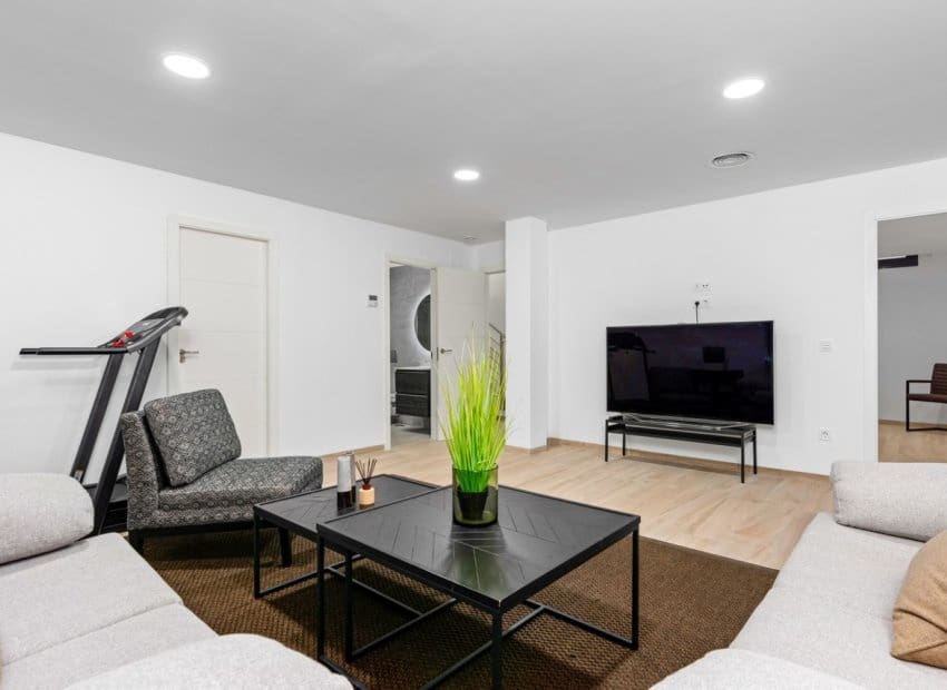 5 makuuhuone Huvila myytävänä paikassa Cabo Roig mukana uima-altaan - 829 000 € (Ref: 9525485)