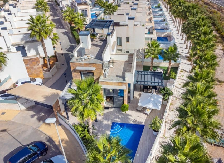 5 makuuhuone Huvila myytävänä paikassa Cabo Roig mukana uima-altaan - 829 000 € (Ref: 9525485)