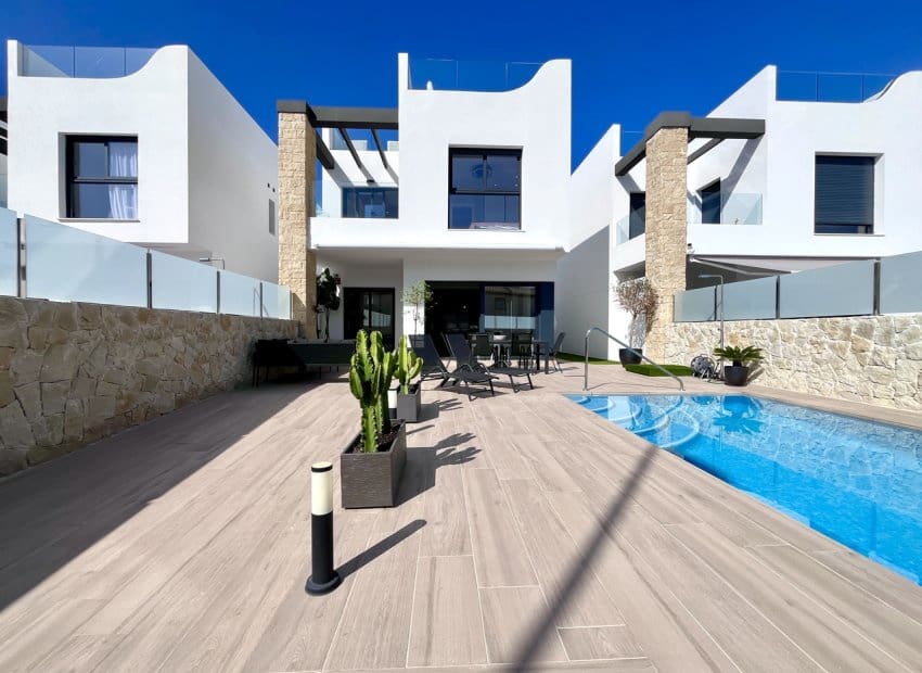 4 soverom Villa til salgs i Playa Flamenca med svømmebasseng - € 794 950 (Ref: 9525486)