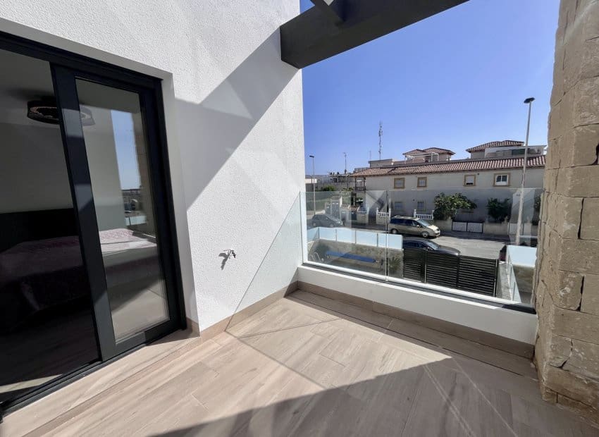 4 soverom Villa til salgs i Playa Flamenca med svømmebasseng - € 794 950 (Ref: 9525486)