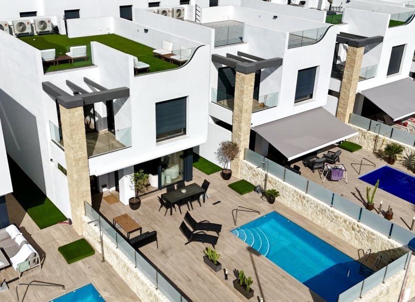 4 soverom Villa til salgs i Playa Flamenca med svømmebasseng - € 794 950 (Ref: 9525486)