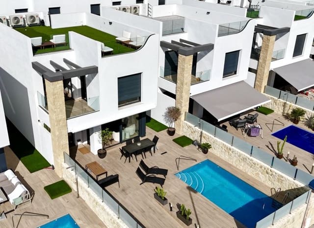 4 soverom Villa til salgs i Playa Flamenca, Orihuela med svømmebasseng - € 794 950 (Ref: 9525486)