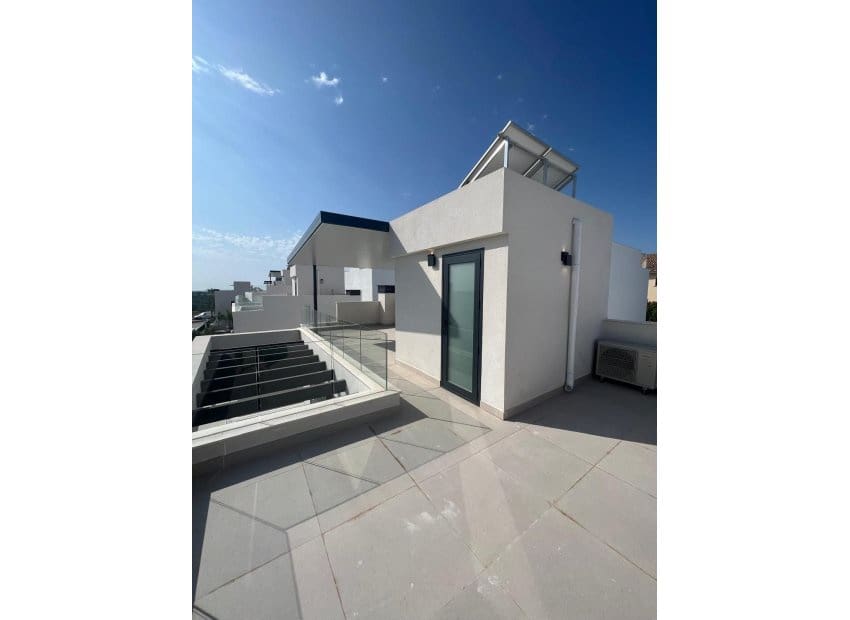 5 bedroom Villa for sale in Algorfa with pool - € 575,000 (Ref: 9525491)