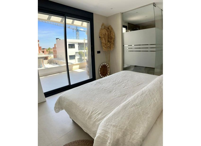 5 bedroom Villa for sale in Algorfa with pool - € 575,000 (Ref: 9525491)