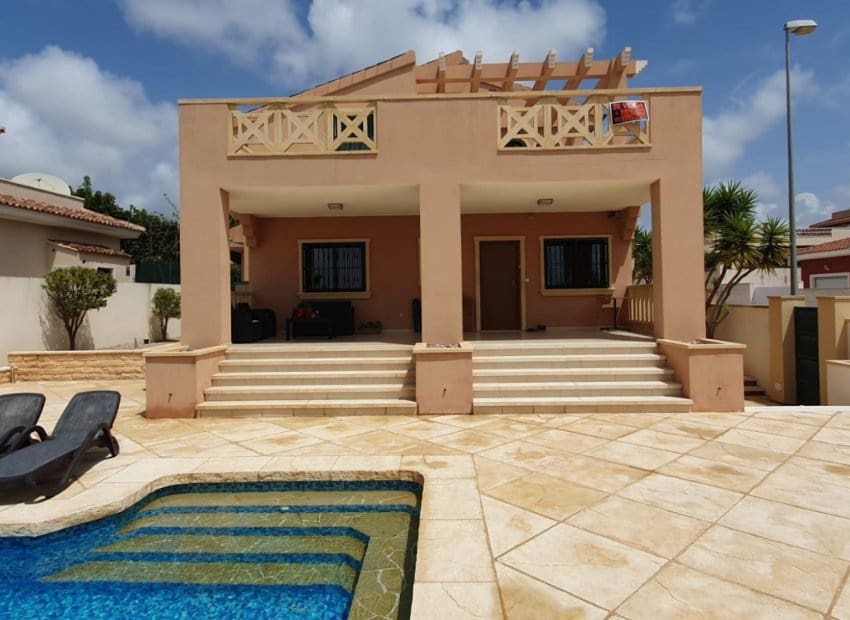 4 bedroom Villa for sale in Dona Pepa with pool - € 520,000 (Ref: 9525493)