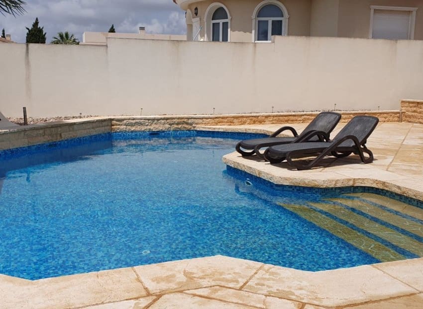 4 bedroom Villa for sale in Dona Pepa with pool - € 520,000 (Ref: 9525493)