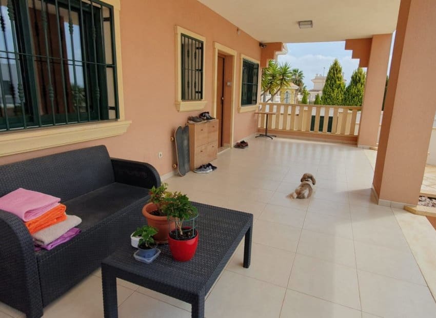 4 bedroom Villa for sale in Dona Pepa with pool - € 520,000 (Ref: 9525493)
